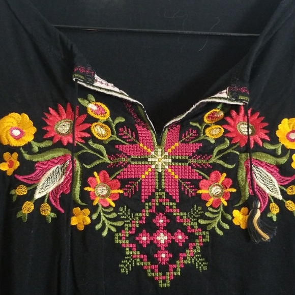 Very cute Ukrainian long sleeve tee. - Picture 2 of 4